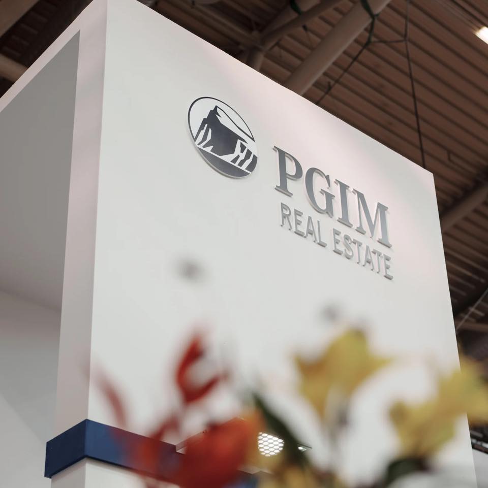 Stand d&rsquo;exposition PGIM Real Estate de 72 m² à l&rsquo;EXPO Real