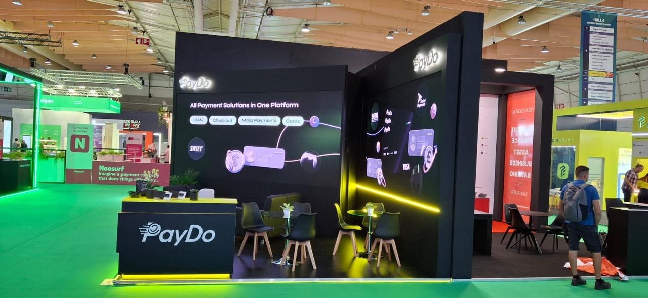 PayDo 30 m² Messestand auf dem SBC Summit