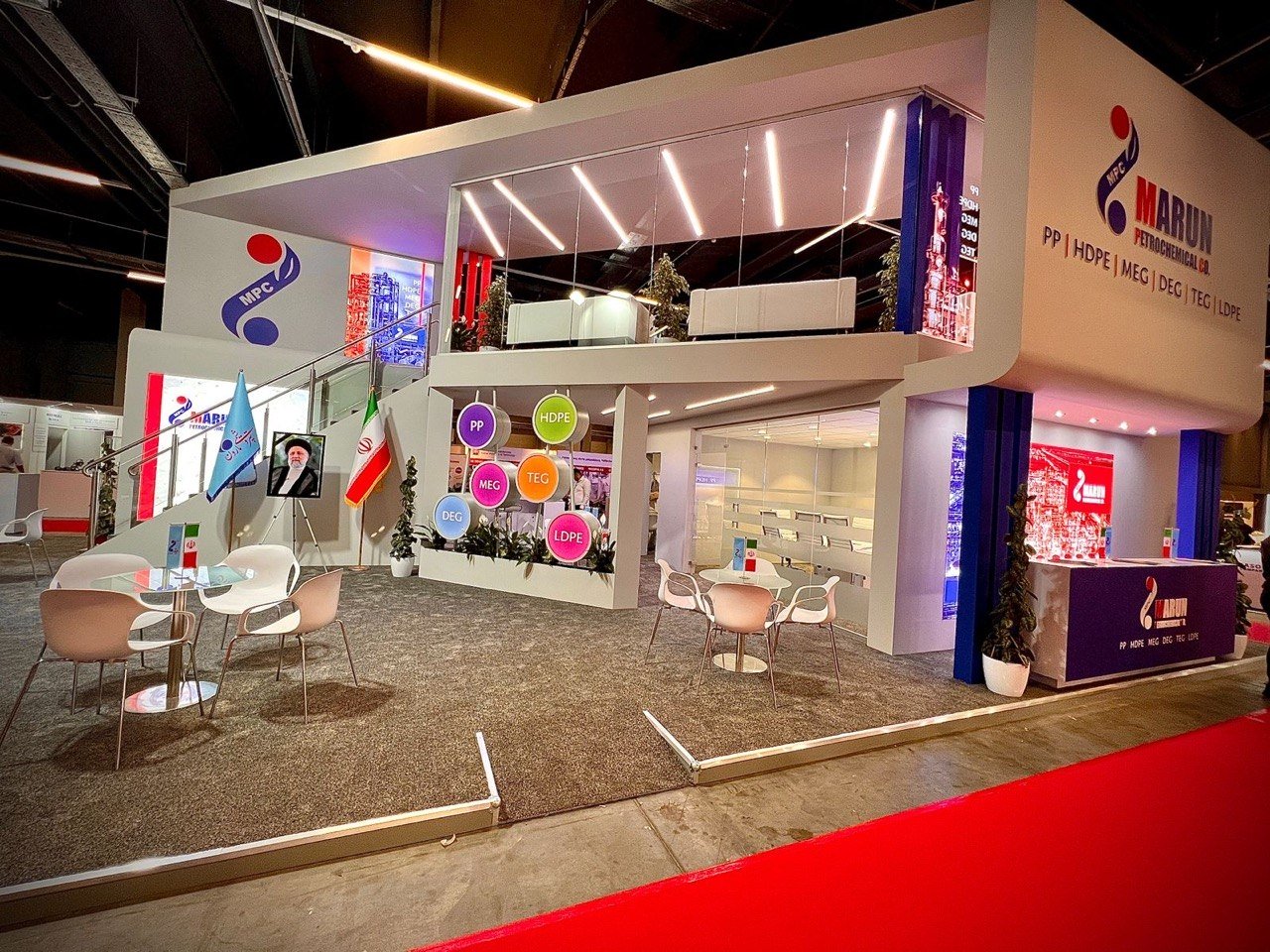 Marun 156 m² Doppelstock-Messestand auf der Plastpol