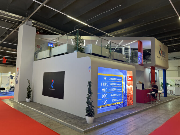 MPC 156 m² individueller Doppelstock-Messestand auf der PlastPol
